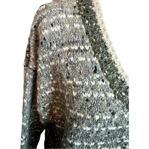 GEEGEE woman’s v-neck, knit sweater.
Size: Medium
back - Picture 2 of 8